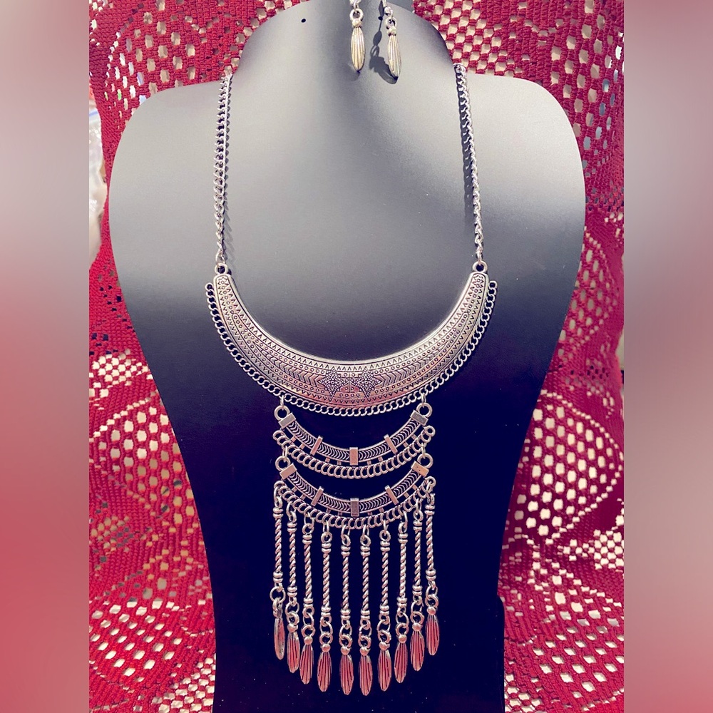 Elegant Silver Necklace and Earring Set